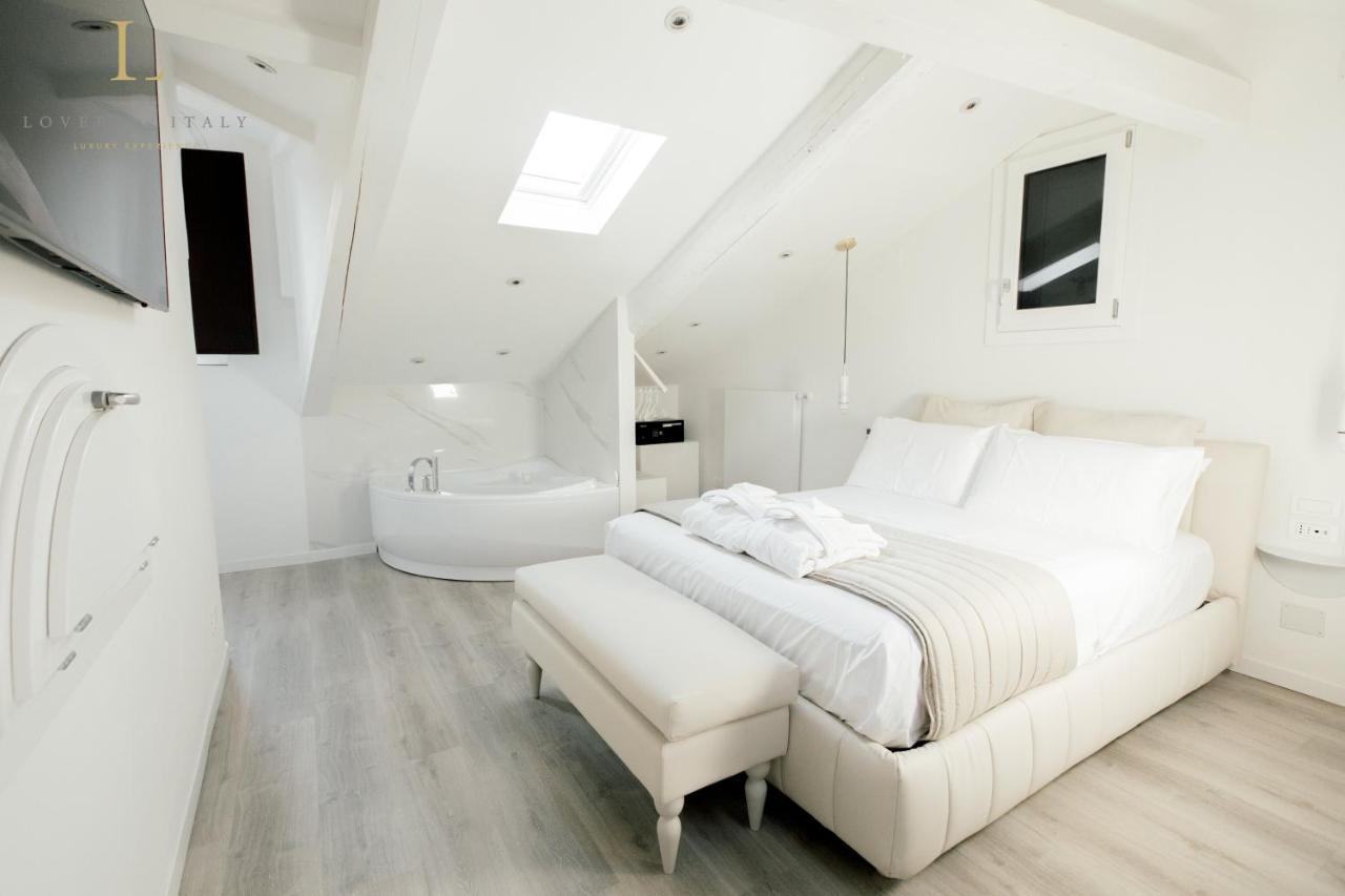 Loversinitaly Romantic Apartments - Altana And Jacuzzi Венеция Экстерьер фото